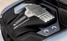 Motorraum des BMW Concept X6 ActiveHybrid 2007